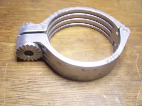 1600A00AR5 BOSCH Clamping