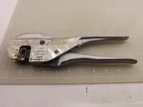 MROPV-2 BURNDY ITT CANNON ELECTRIC Crimping Tool Crimper