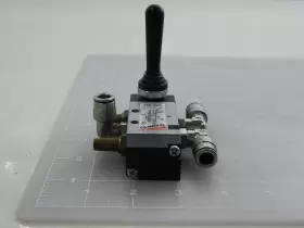 378-905 CAMOZZI Lever Valve Monostable #3