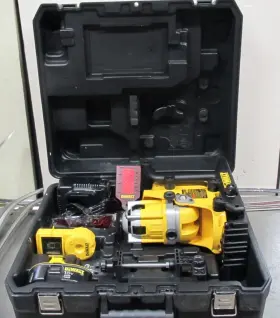 DW073KD DEWALT Cordless Rotary Laser Batt Chgr Goggles Kit