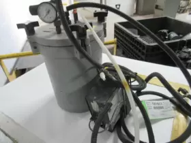 6000 EFD Pressurized Fluid Reservoir Dispenser Tank Valvemate #3
