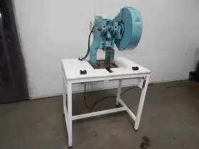 TC300A ESSEX AUTOMATED Punch Press