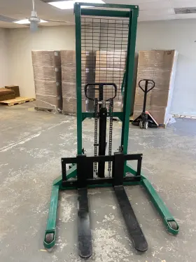 231643 GRIZZLY Manual Pallet Stacker Bear Lift Pro