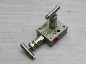HM591U3331412 HEX Steel Manifold