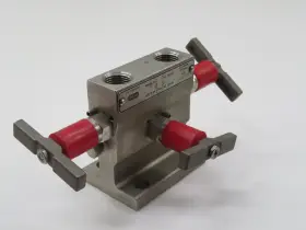 8122F8Y HOKE Trifold Manifold Valve