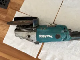 GA7020 MAKITA Angle Grinder Attachments