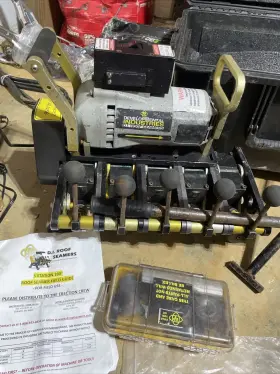 20622 MILWAUKEE Roof Station Seamer