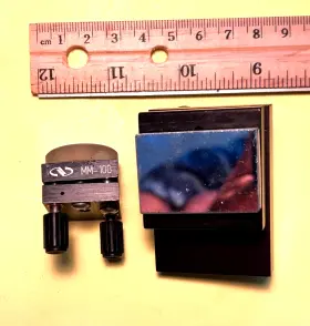 MM-100 NEWPORT Ealing Mirror Mounts Glass Atached