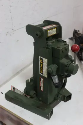 PP10100 STANLEY Hydraulic Post Puller