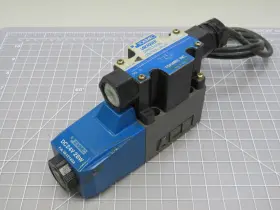 DG4V-3-2A-M-P7-H-7-50-JA100 VICKERS Directional Control Valve