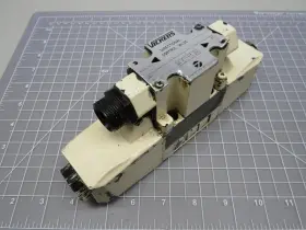 DG4V-3-6C-M-P7-H-7-50-JA100 VICKERS Directional Control Valve