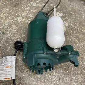 1096 ZOELLER Sump Pump Submersible Cast Iron Gpm