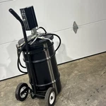 Ir Ingersol Rand Aro Pneumatic Grease Pump. Lm2350e-31-b. 120# Barrel With Gun.. Fixed Price $1200.00.
